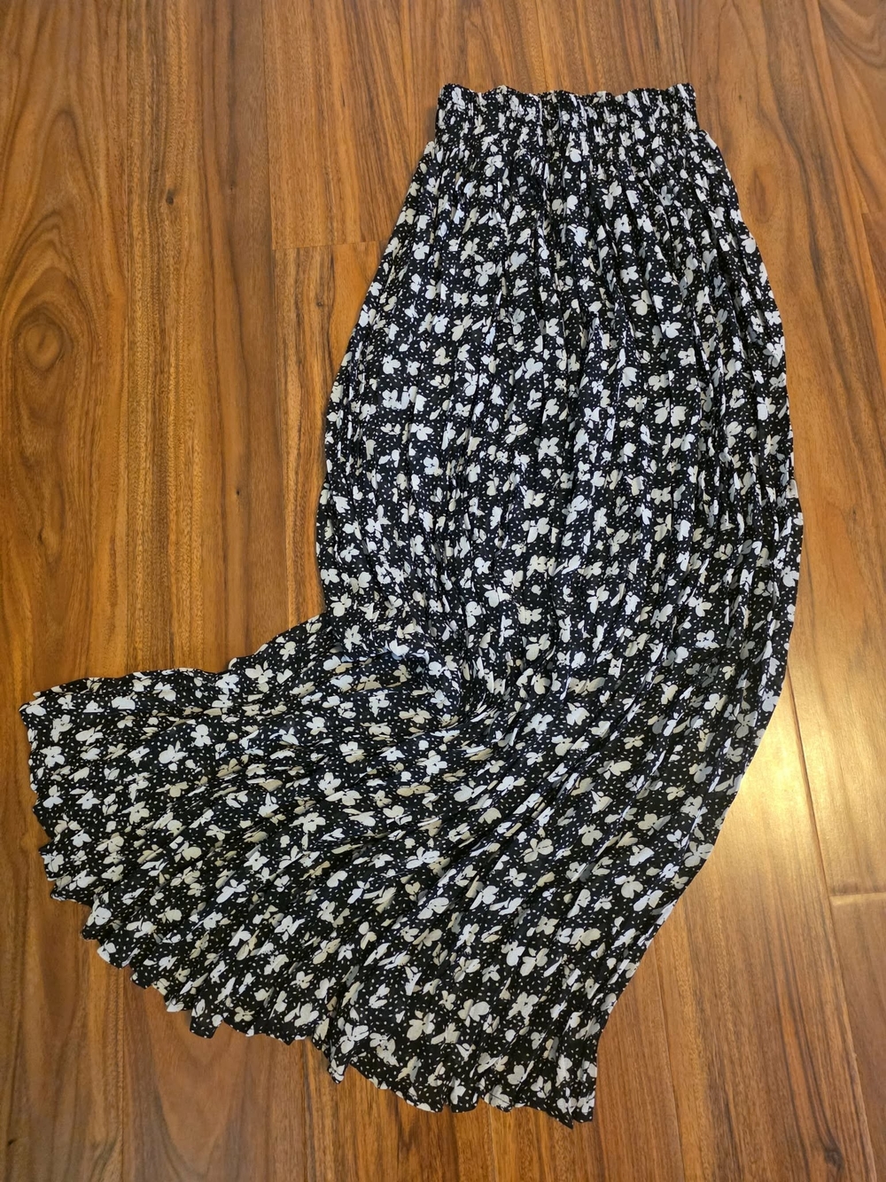 Black and White Floral Pleated Maxi Skirt
